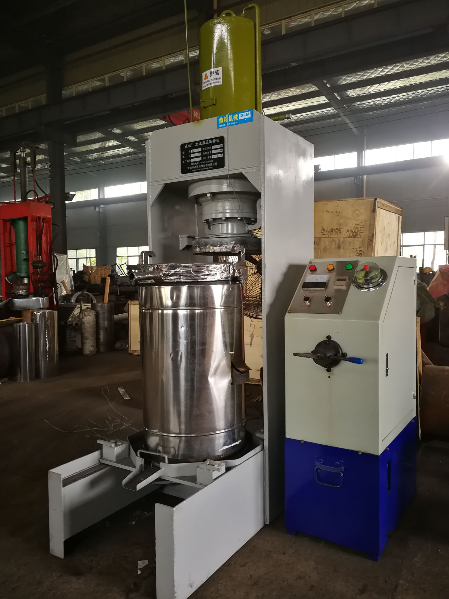不銹鋼超高壓立式液壓壓榨機，果汁壓榨機，果渣壓榨機，藥材壓榨，油渣處理，白土壓榨